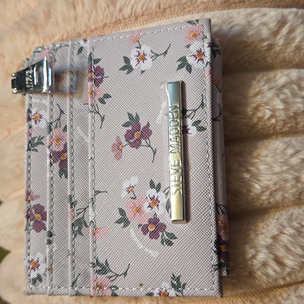 Steve Madden Pink Floral Card Holder EUC